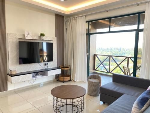 Gracious ~ Walking Distance to See, Shop And Eat1