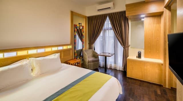 Family Suite, Multiple Beds, Non Smoking, Bathtub