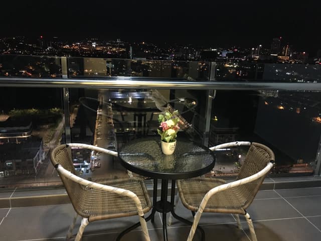 4 Queens 2 Bedroom Family Suite Non-Smoking