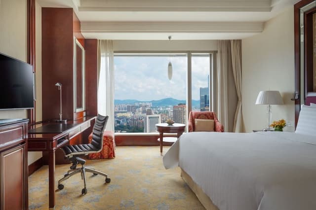 Premier Room, 1 King Bed, River View