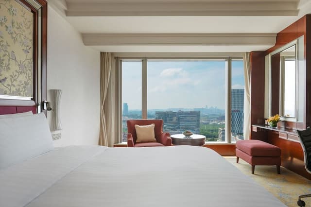 Premier Room, 1 King Bed, River View