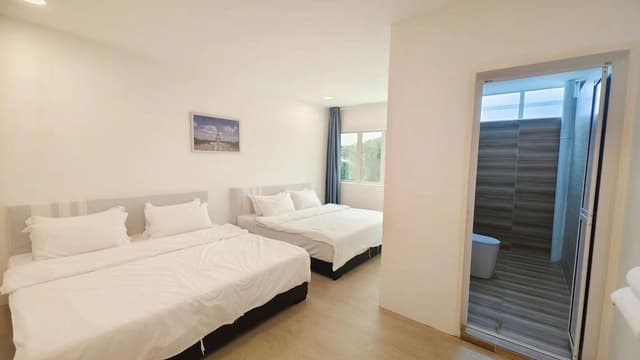 Classic Apartment, 3 Bedrooms, City View