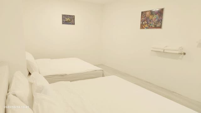 Classic Apartment, 3 Bedrooms, City View