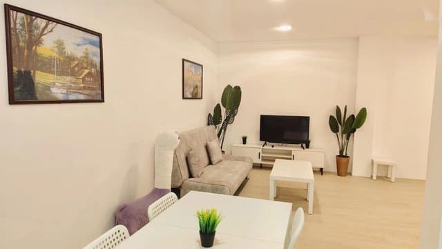 Classic Apartment, 3 Bedrooms, City View