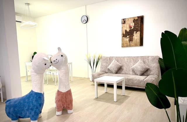 Classic Apartment, 3 Bedrooms, City View