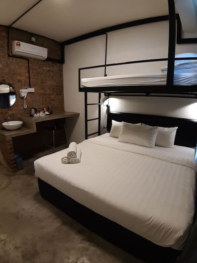 Deluxe Triple Room