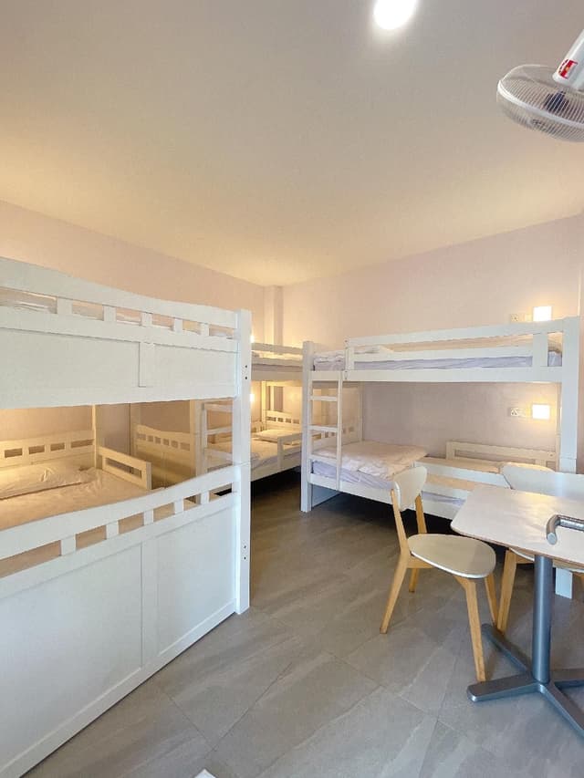 6 Bed Mix Dormitory