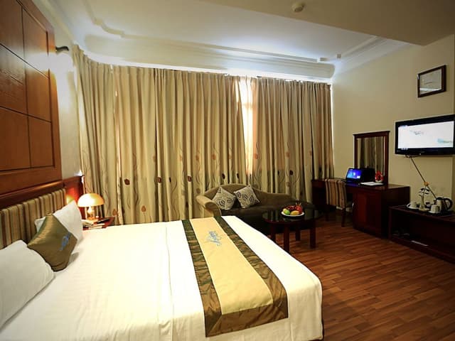 Deluxe Room, 1 King Bed, Lake View