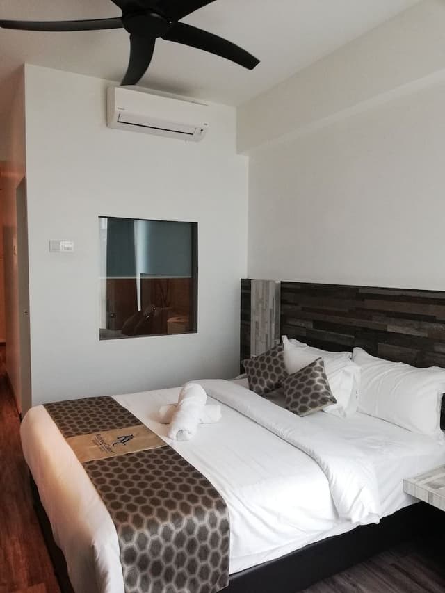 Deluxe Queen Room