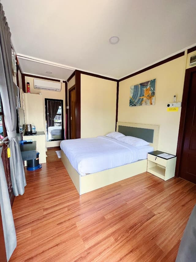 Deluxe Double Bedroom
