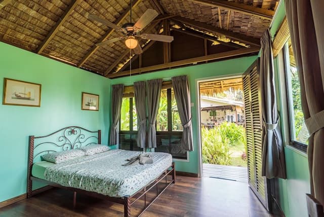Deluxe Room, 1 King Bed, Non Smoking, Garden View