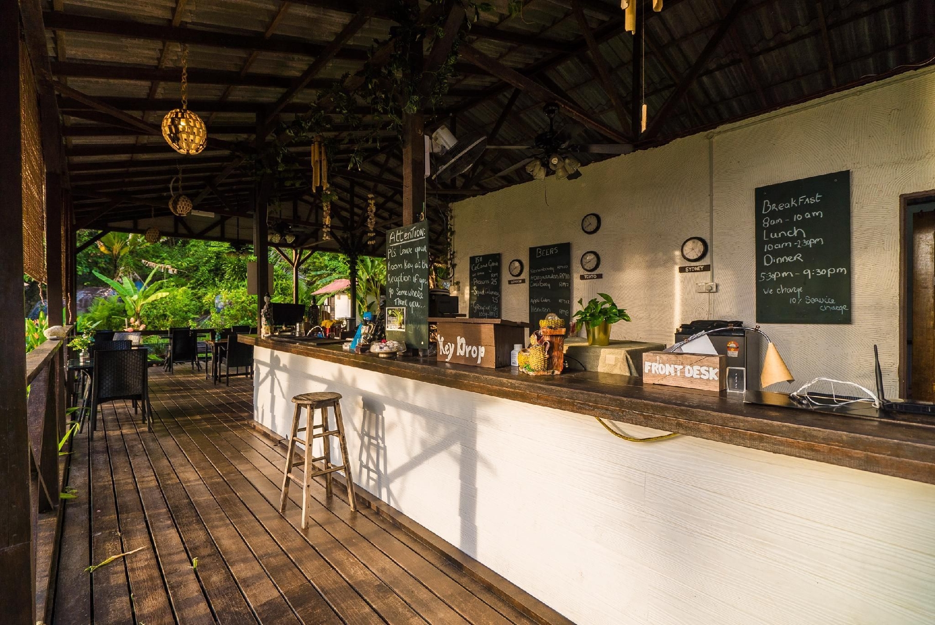 1511 โคโคนัท โกรฟ (1511 Coconut Grove)1