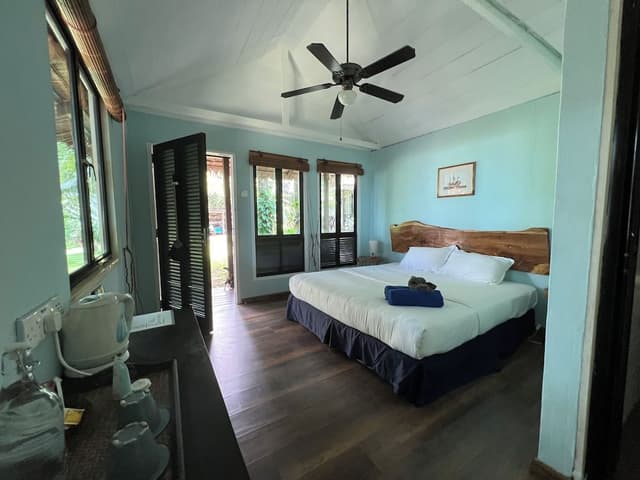 Deluxe Room, 1 King Bed, Non Smoking, Garden View