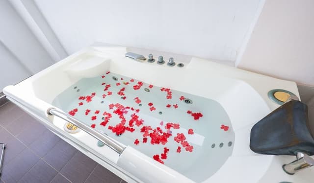 Honeymoon Suite, 1 King Bed, Bathtub, Sea View