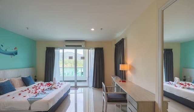 Honeymoon Suite, 1 King Bed, Bathtub, Sea View