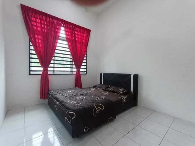 Room, Shared Bathroom