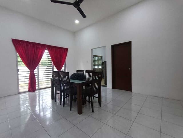 Single Room, Shared Bathroom