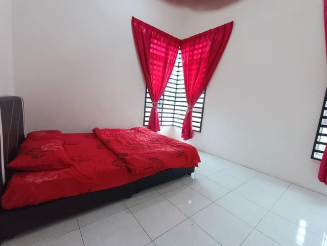 Private Room with Shared Bathroom