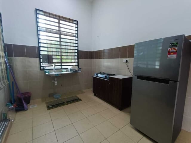 Single Room, Shared Bathroom