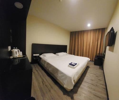 Deluxe Queen Room