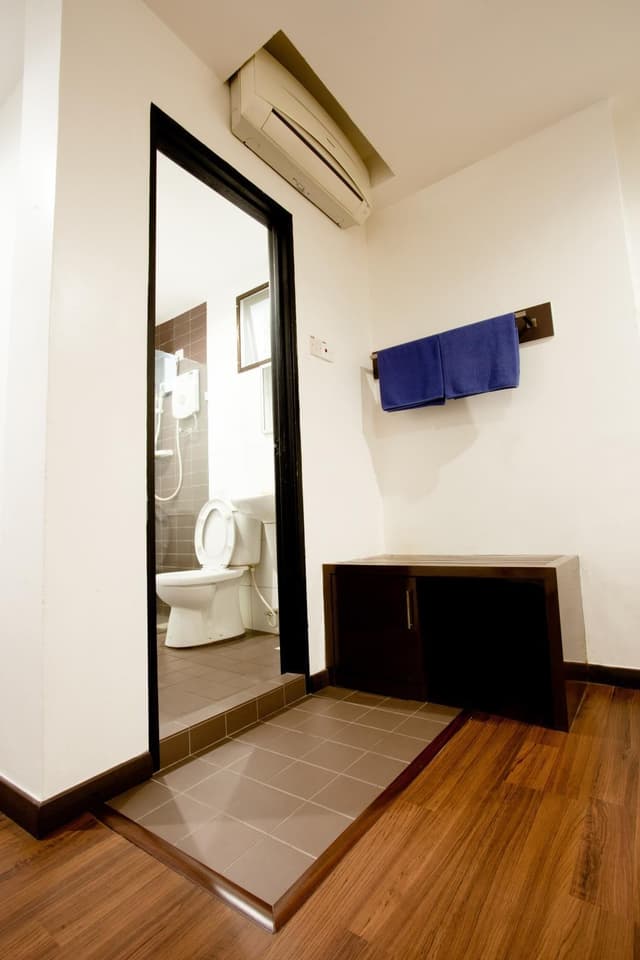 Standard - (2 Single Beds)