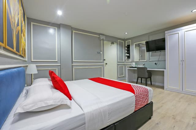 Standard Queen Room
