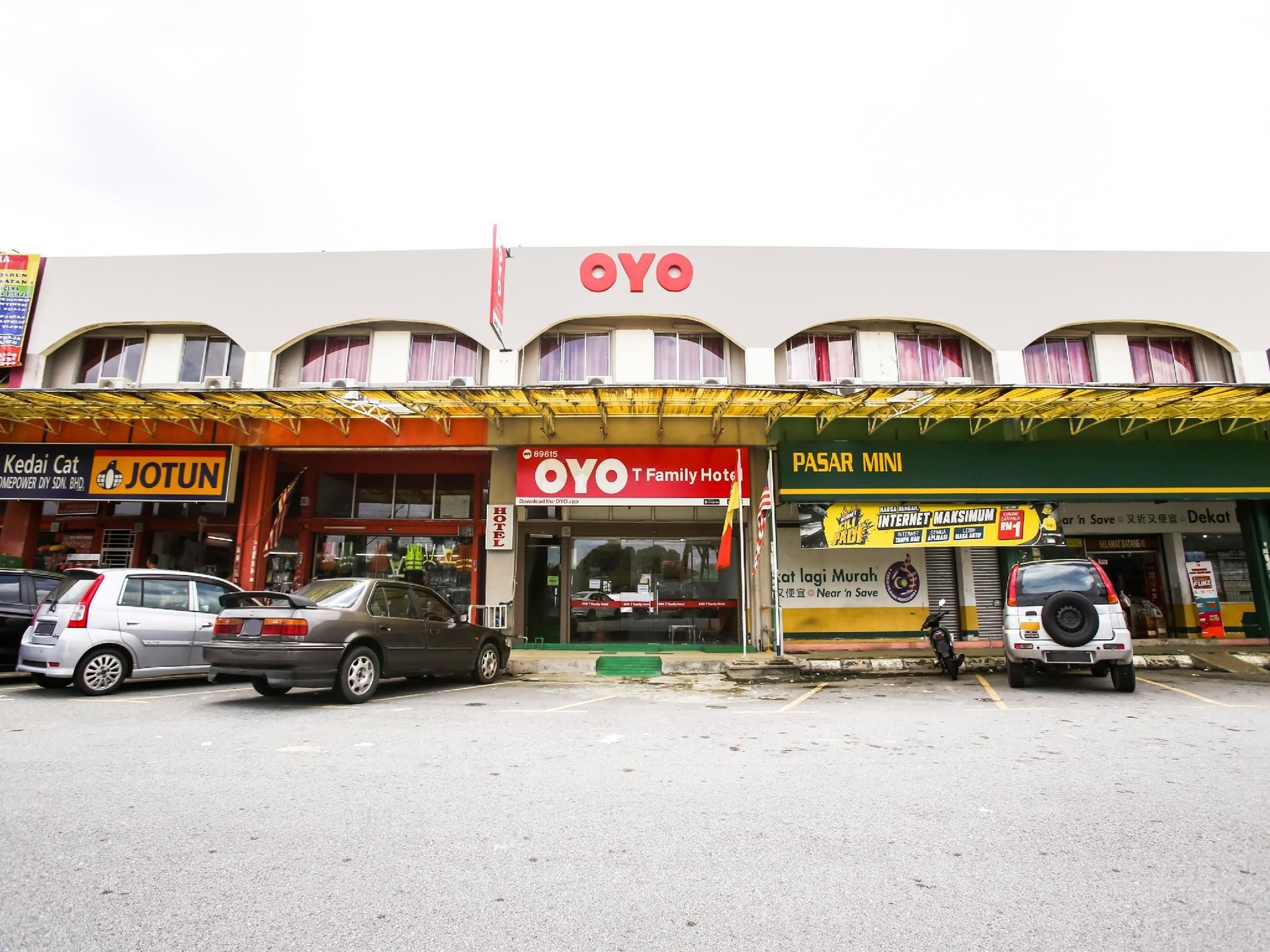 OYO 89615 T Family Hotel0