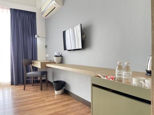Executive Deluxe Twin Room - Non-Smoking