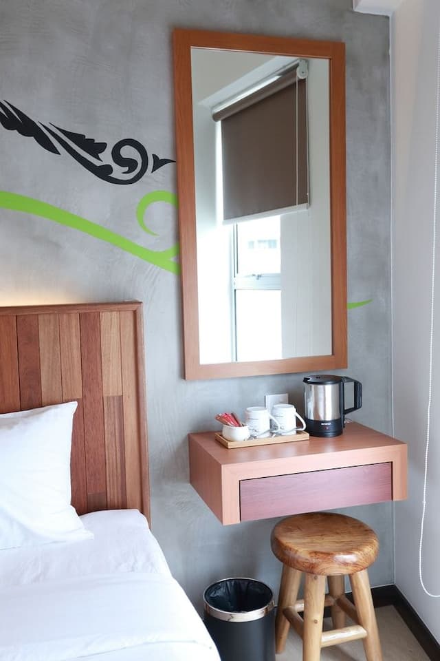 Signature Double Room, 1 Queen Bed, Accessible, Refrigerator