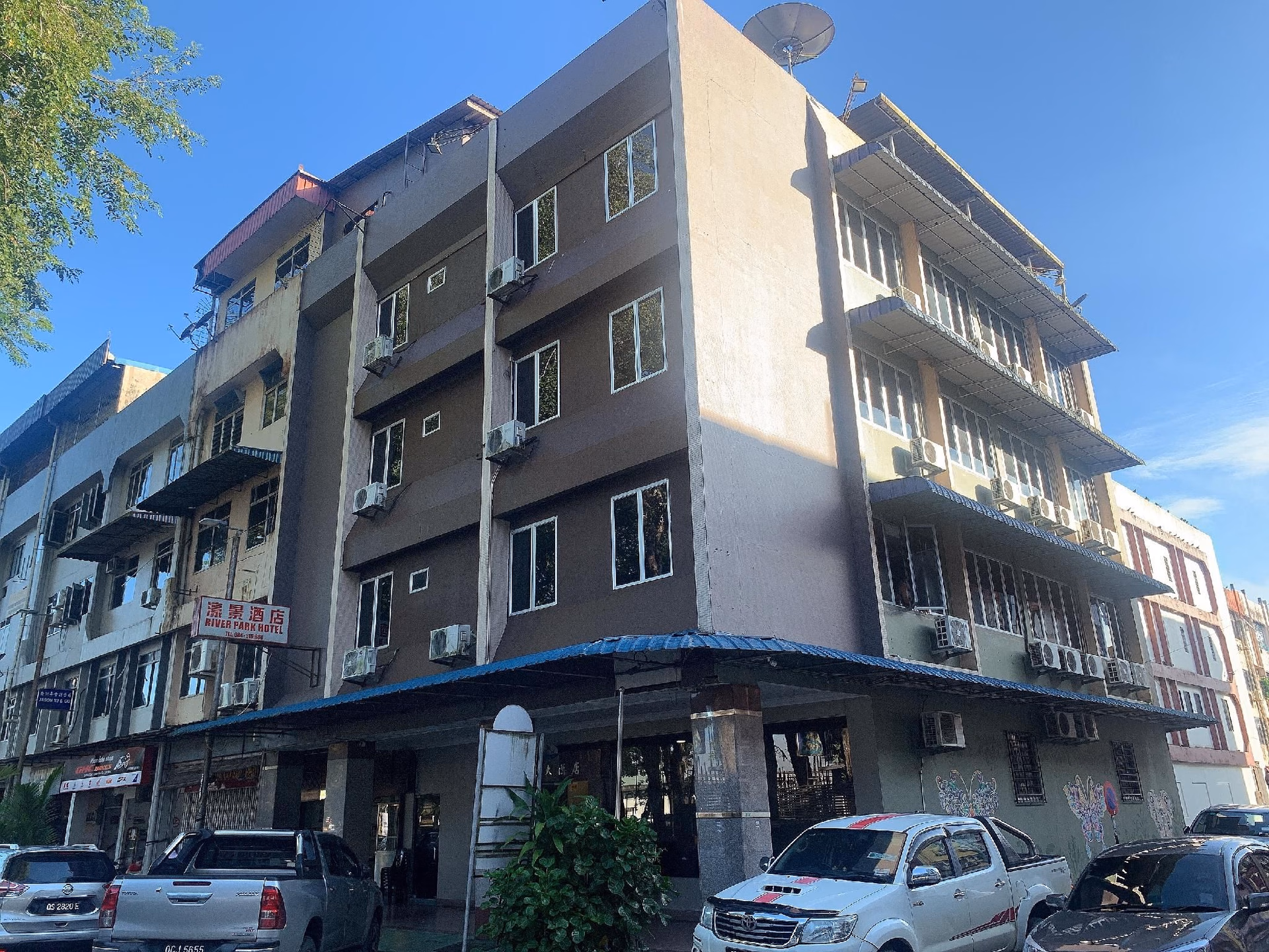 โรงแรมริเวอร์พาร์ค (River Park Hotel)0