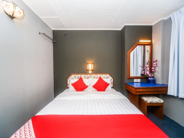 Deluxe Queen Room