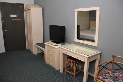 Deluxe Queen Bed