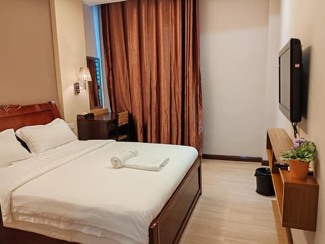 Deluxe Queen Room