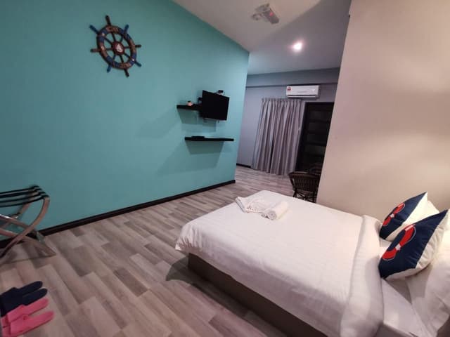 Deluxe Queen Room with Balcony