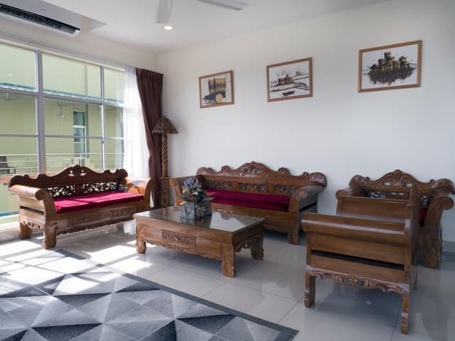3 Bedrooms Apartment