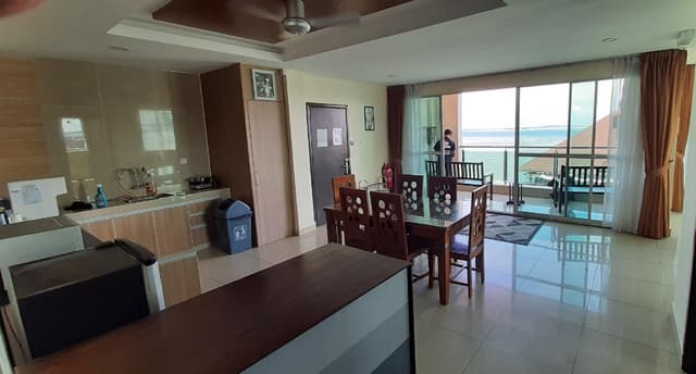 3 Bedrooms Apartment