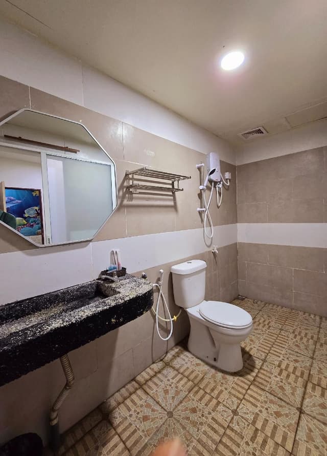 Queen Room with Shower