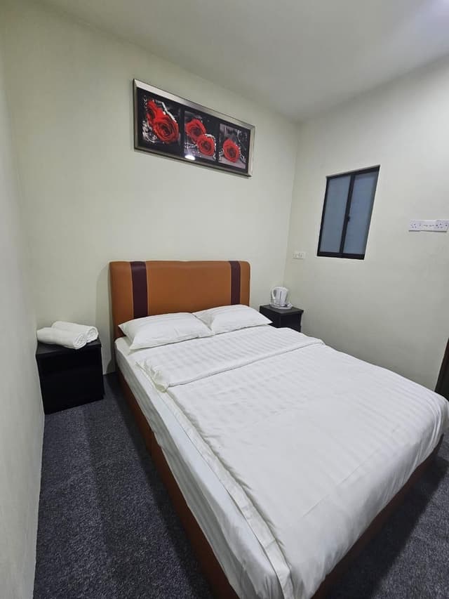 Queen Room with Shower