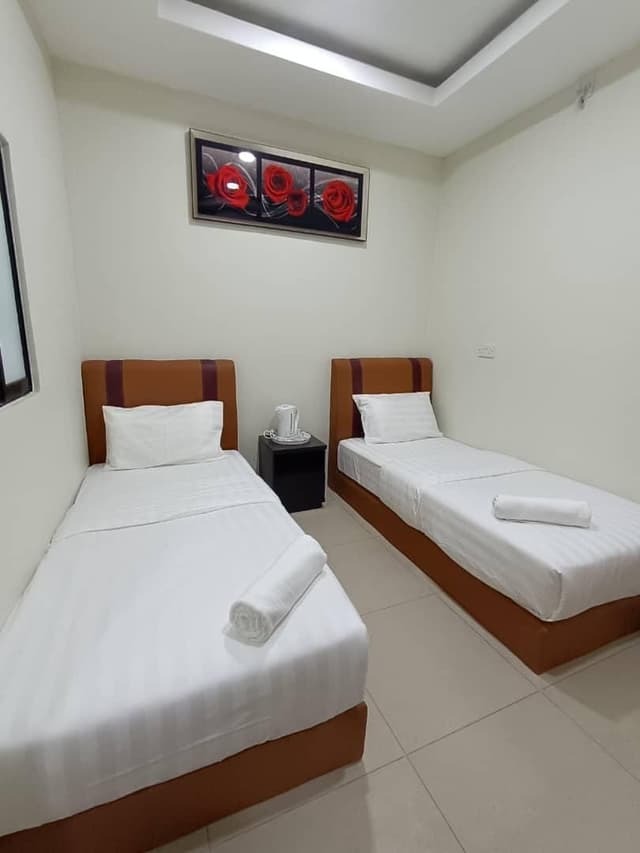 Twin Room with Shower
