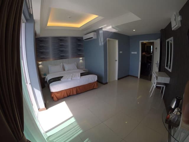 Sea View King Bed