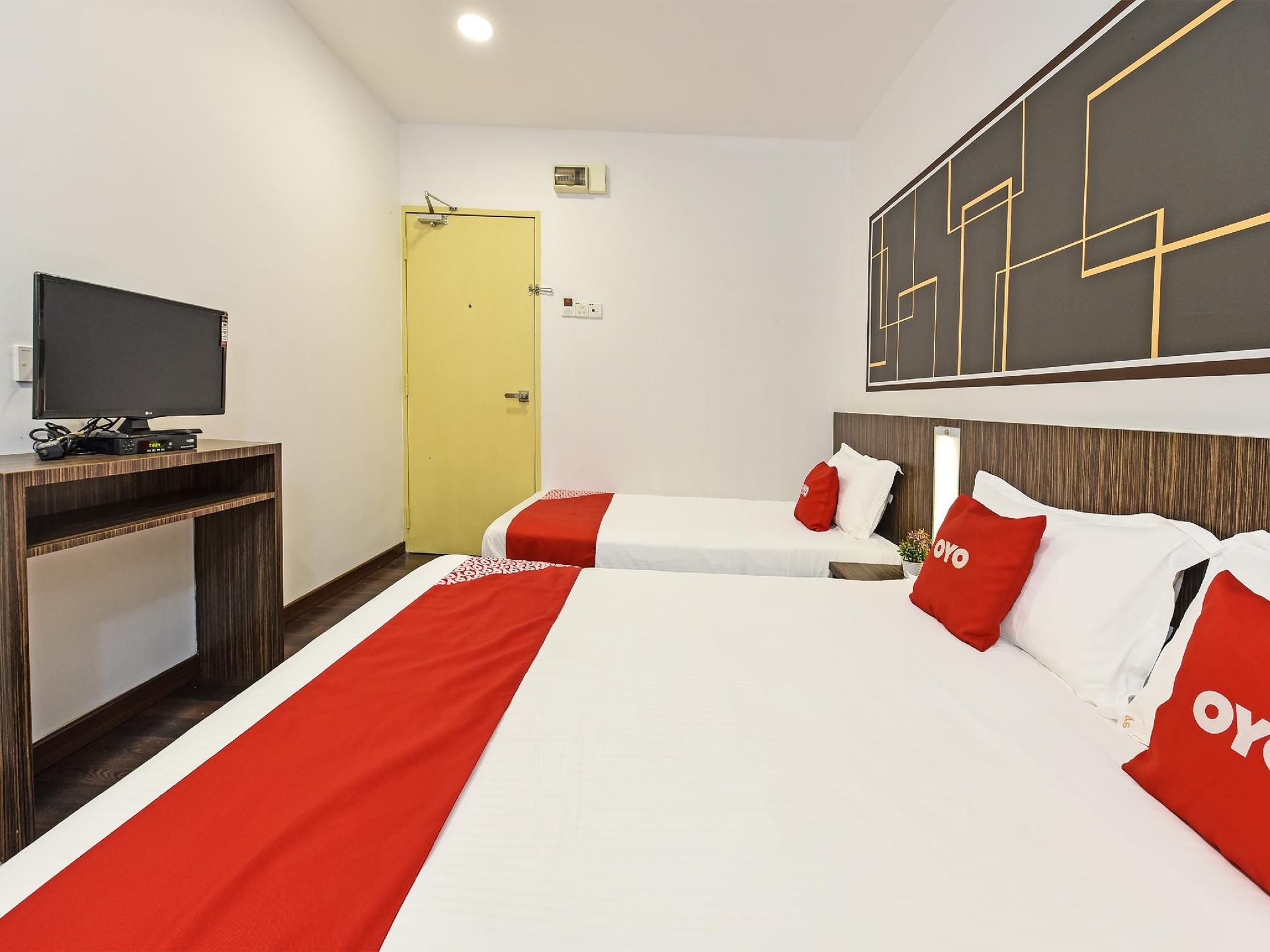 โรงแรมแคปิตอล โอ 90674 4เอส (Capital O 90674 4S Hotel)2