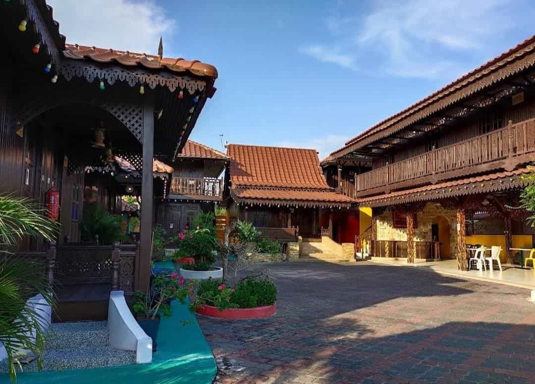 โรงแรมมัวร์ วิลเลจ โรงแรมมัวร์ วิลเลจ