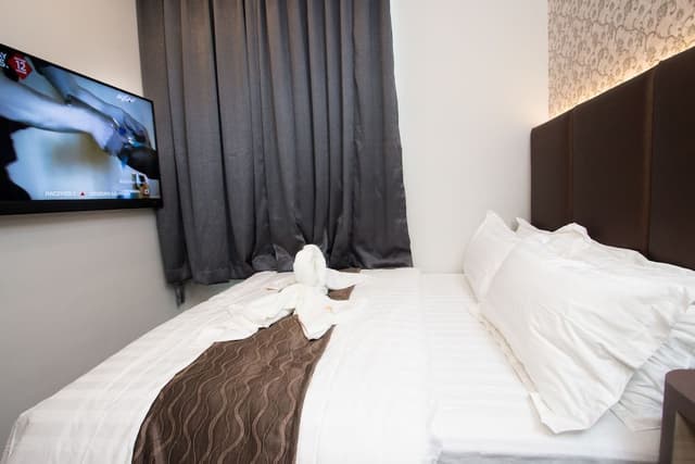 Deluxe Room, 1 Queen Bed, Non Smoking, City View