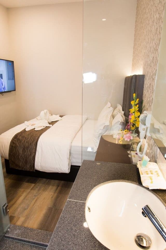 Deluxe Room, 1 Queen Bed, Non Smoking