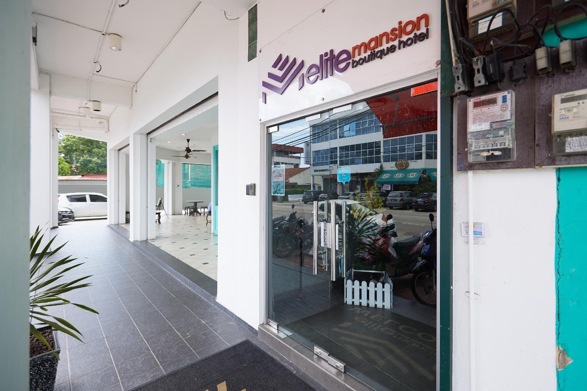 เอลีท โฮเทล มัวร์ (Elite Hotel Muar)1