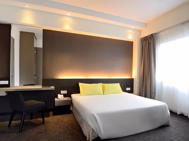 Executive Suite - 1-Bedroom + 1 Living Room