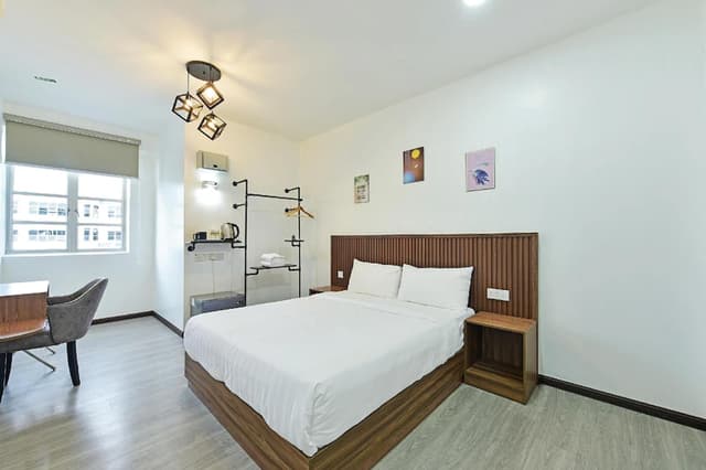 Deluxe Queen Room