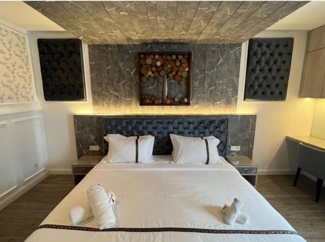 Executive Suite, City View
