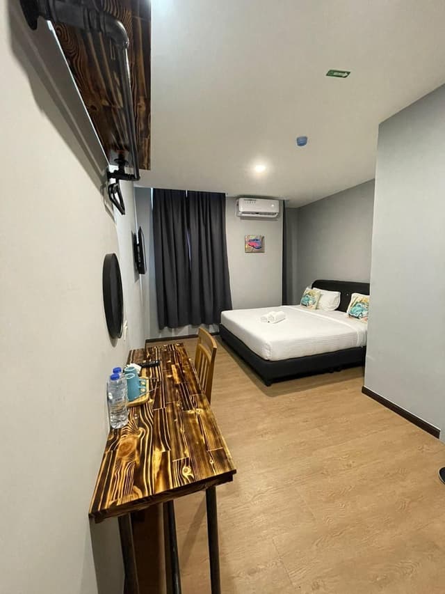 King Room - Non-Smoking