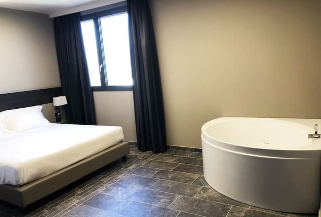 Junior Double Room, 1 King Bed, Hot Tub